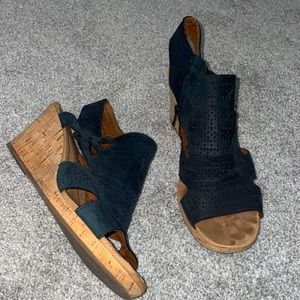 rockport black wedges